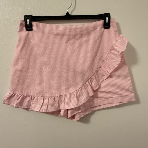 Lilly Pulitzer Pants - Lilly Pulitzer Pink and White Striped Skort